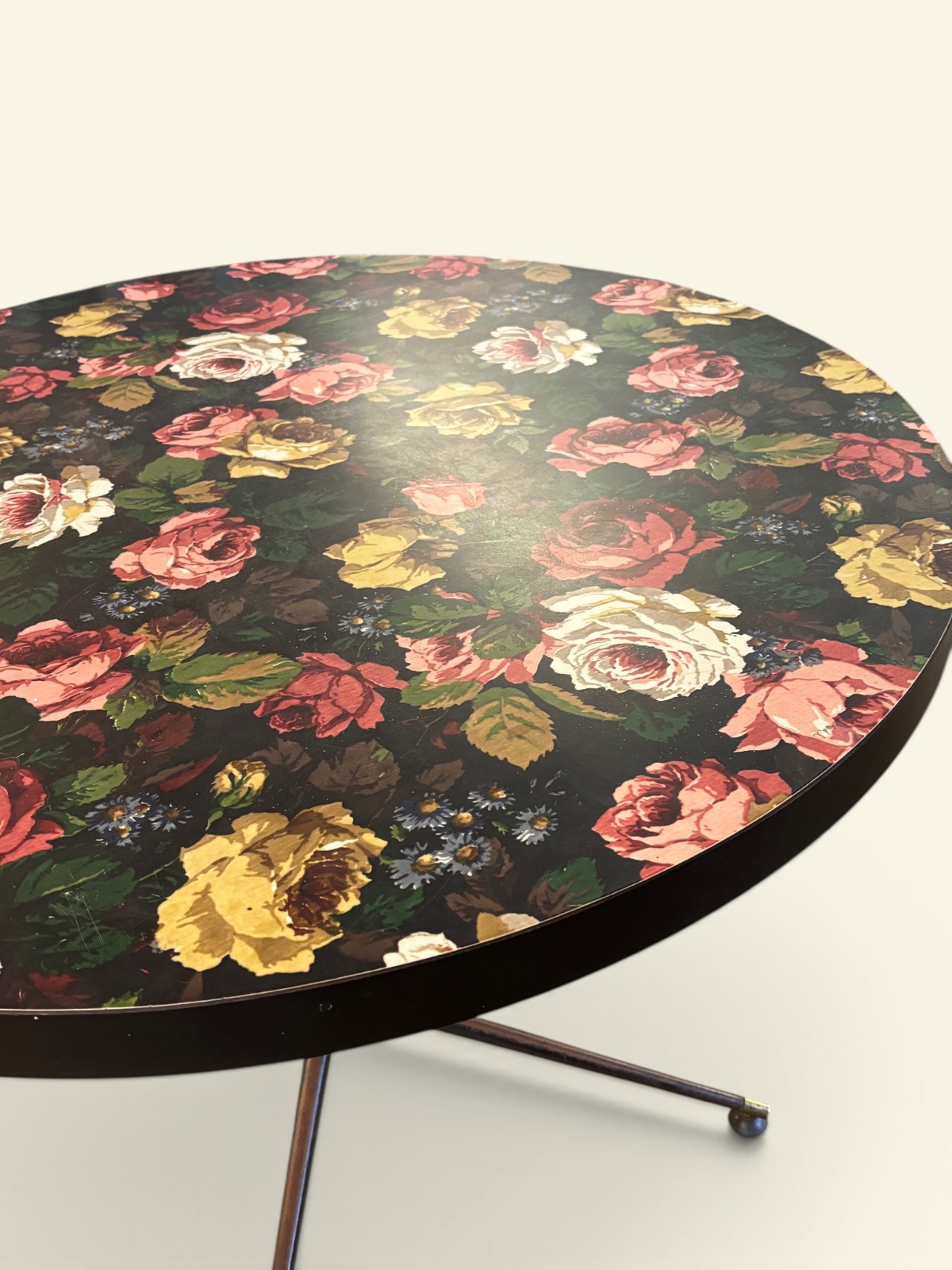 1970's floral design circular table