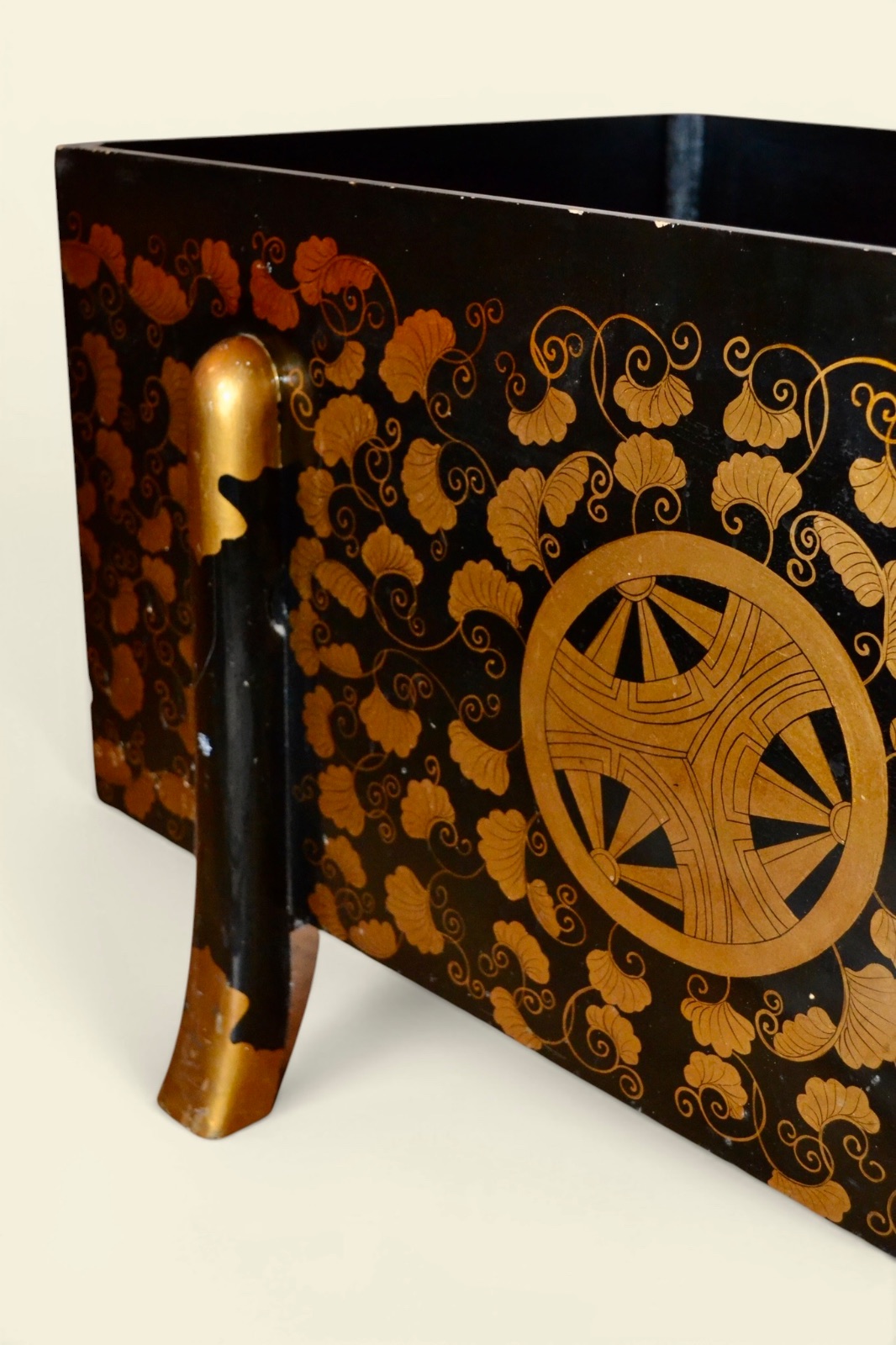Japanese Style Lacquered lidded box